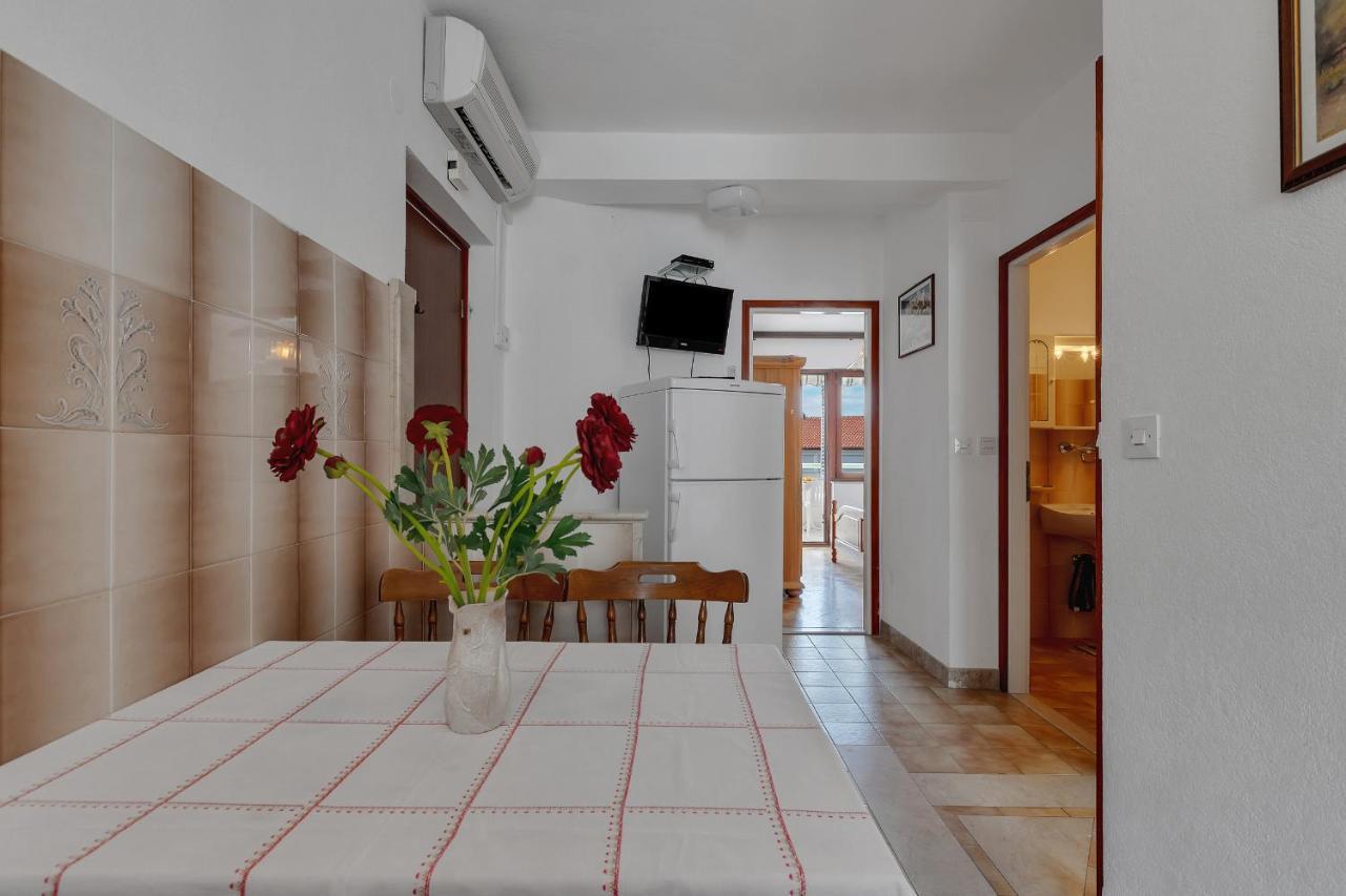 אומיס Apartments Tihomir Musac מראה חיצוני תמונה