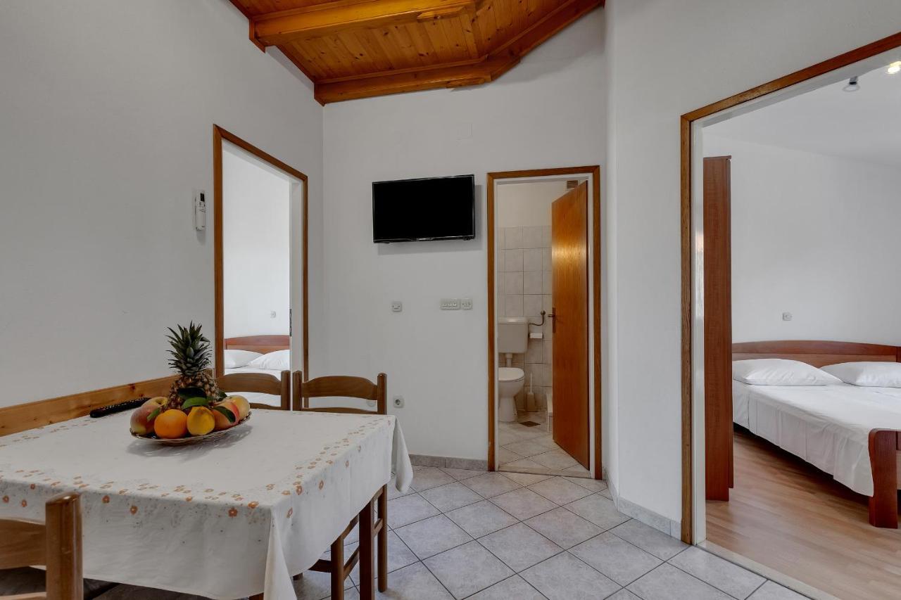 אומיס Apartments Tihomir Musac מראה חיצוני תמונה
